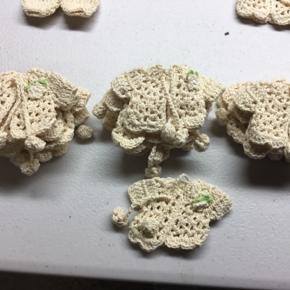 Mini 34 crocheted baby girl/boy party favor or decoration - Picture 8 of 12